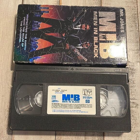 1997 VHS “Men In Black” - Picture 2 of 4